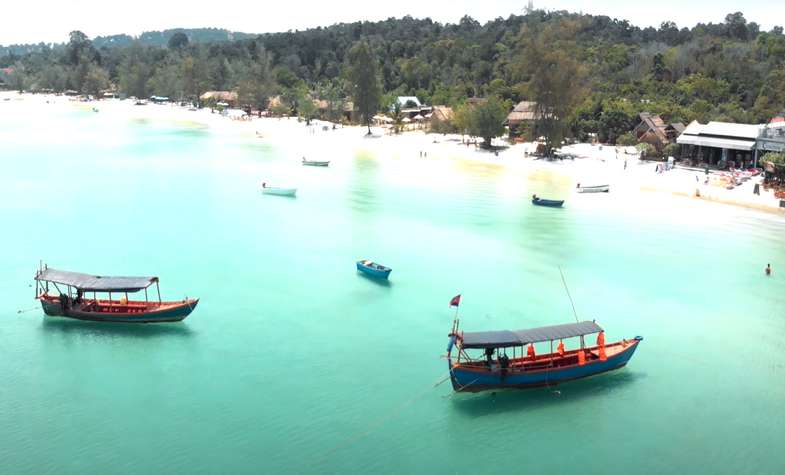 Kayaking at koh koh both island at Ream National Park